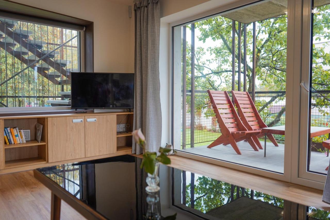 Vila Vekose - Apartman S Terasou A Zahradou Hradec Králové Kültér fotó