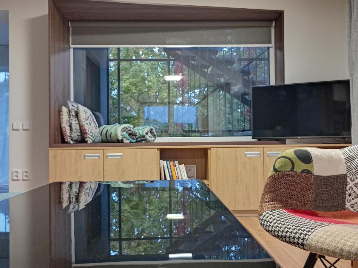 Vila Vekose - Apartman S Terasou A Zahradou Hradec Králové Kültér fotó