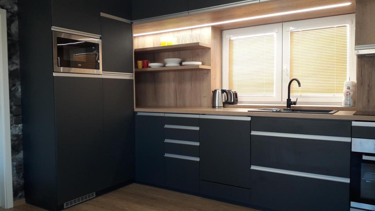Vila Vekose - Apartman S Terasou A Zahradou Hradec Králové Kültér fotó